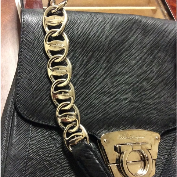 Ferragamo pocketbook with matching wallet - Picture 5 of 13